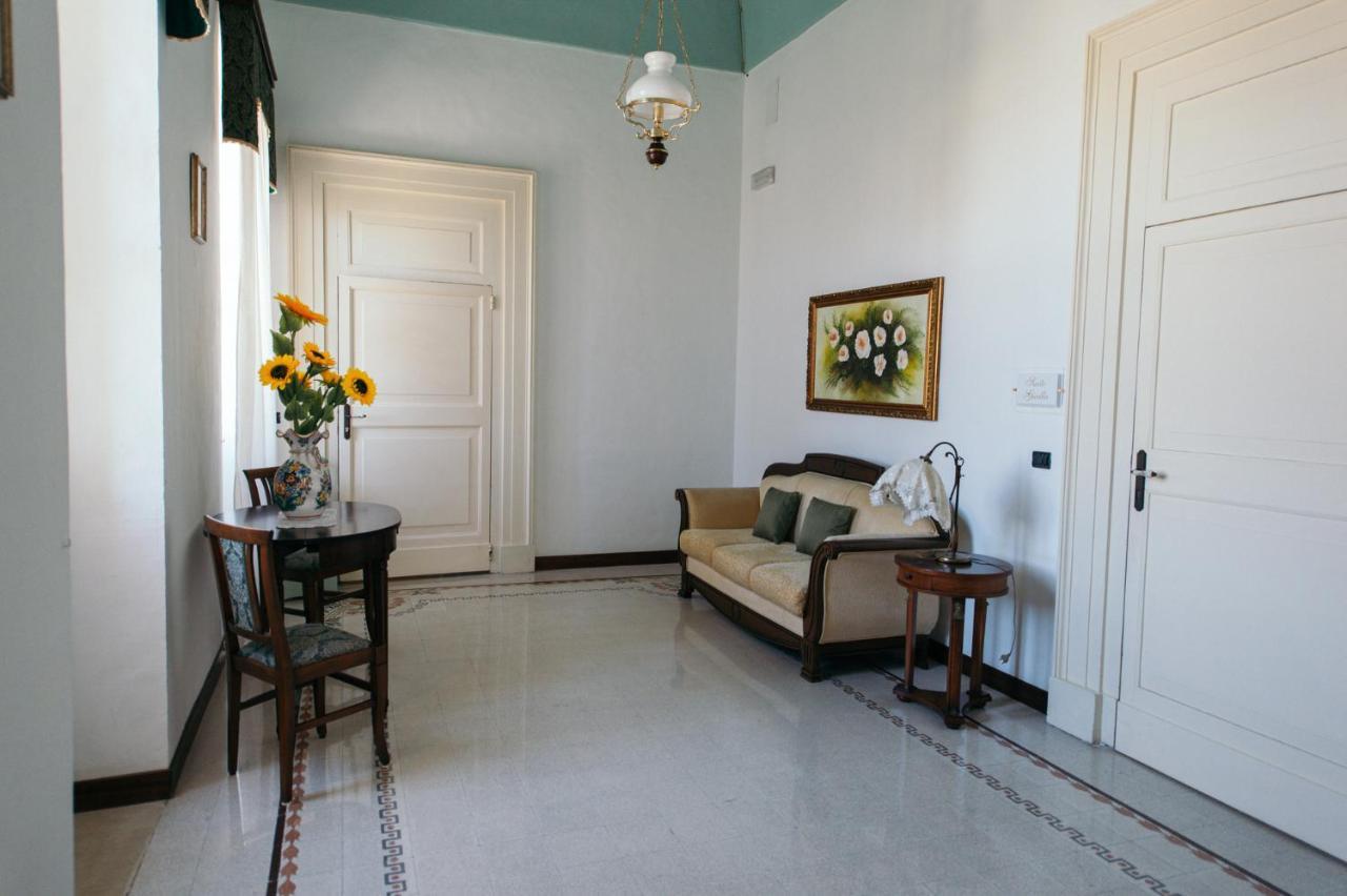 米威诺底莱切 Palazzo Scarciglia酒店 外观 照片