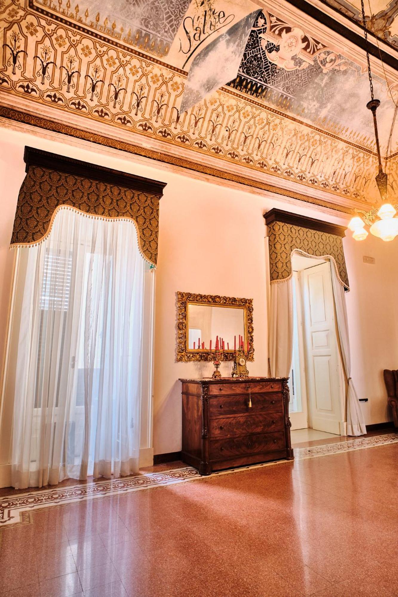 米威诺底莱切 Palazzo Scarciglia酒店 外观 照片